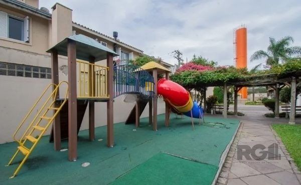 Casa condomínio no Humaitá de 3 dormitórios e vaga DESOCUPADA