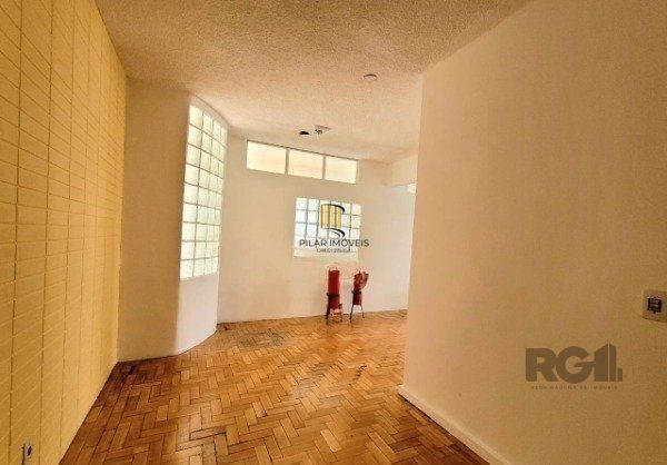 Casa 4 Dormitório(s) Bairro Petrópolis