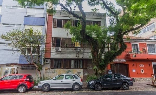 Cobertura no bairro Farroupilha / Bom Fim de 4 dormitórios com pátio