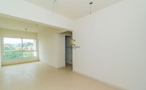 Apartamento semi novo na Medianeira de 2 dormitórios e 2 vagas