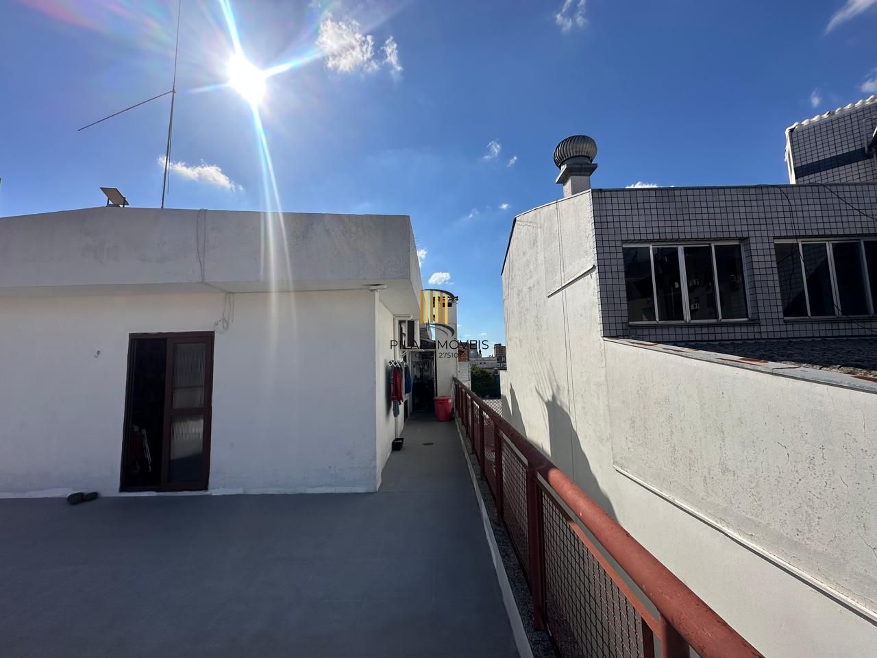 Ótima cobertura de 3 dormitórios com 232m² no bairro Passo da Areia.