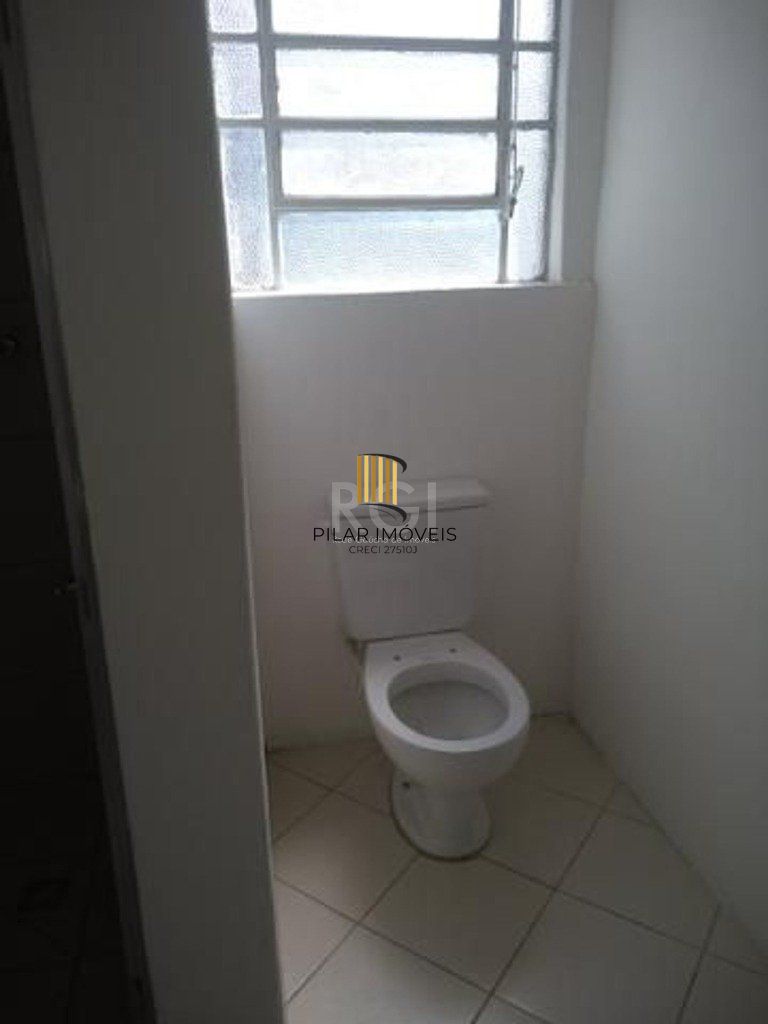 Apartamento de 2 dormitórios, Petrópolis Desocupado