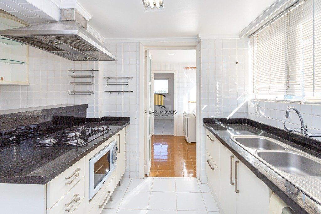 Apartamento no bairro Higienópolis com 190m² de 3 dormitórios e 2 vagas