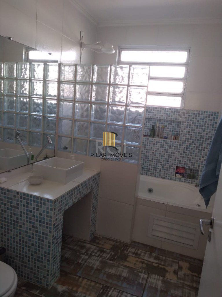 Casa para Venda - 254m², 3 dormitórios, 2 vagas - Sarandi