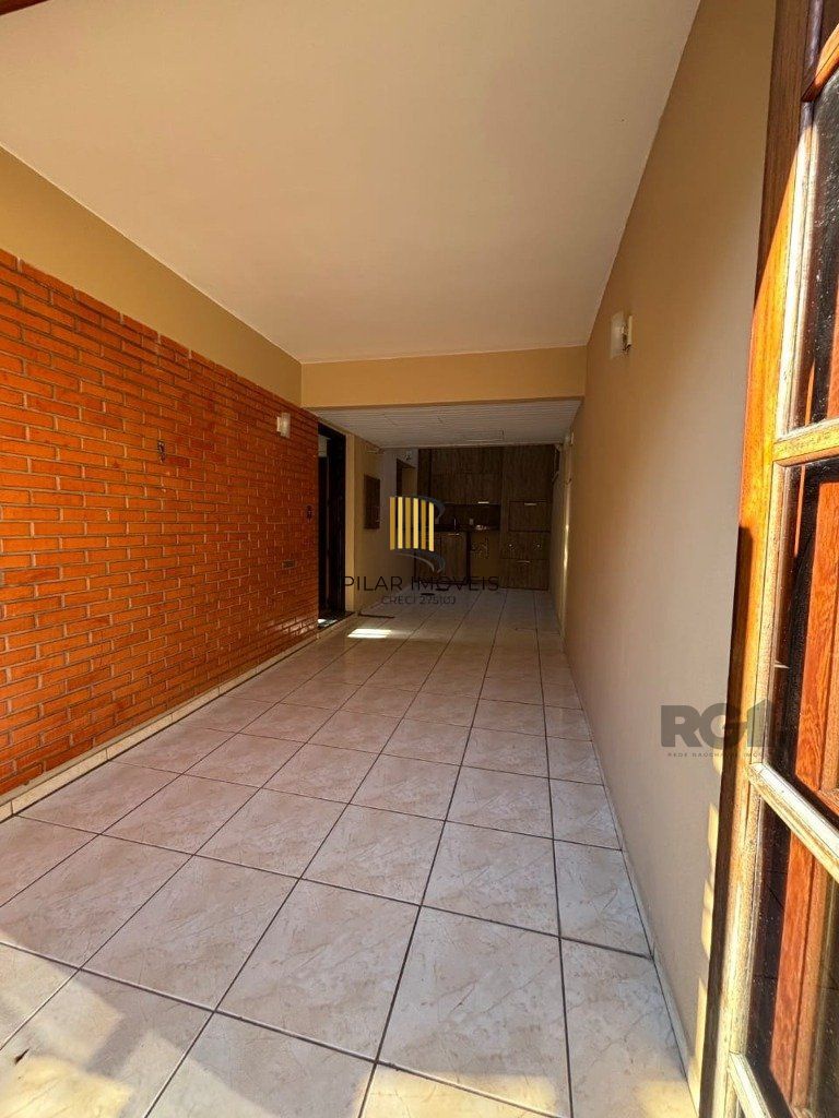 Casa de 3 dormitórios e 2 vagas - Medianeira