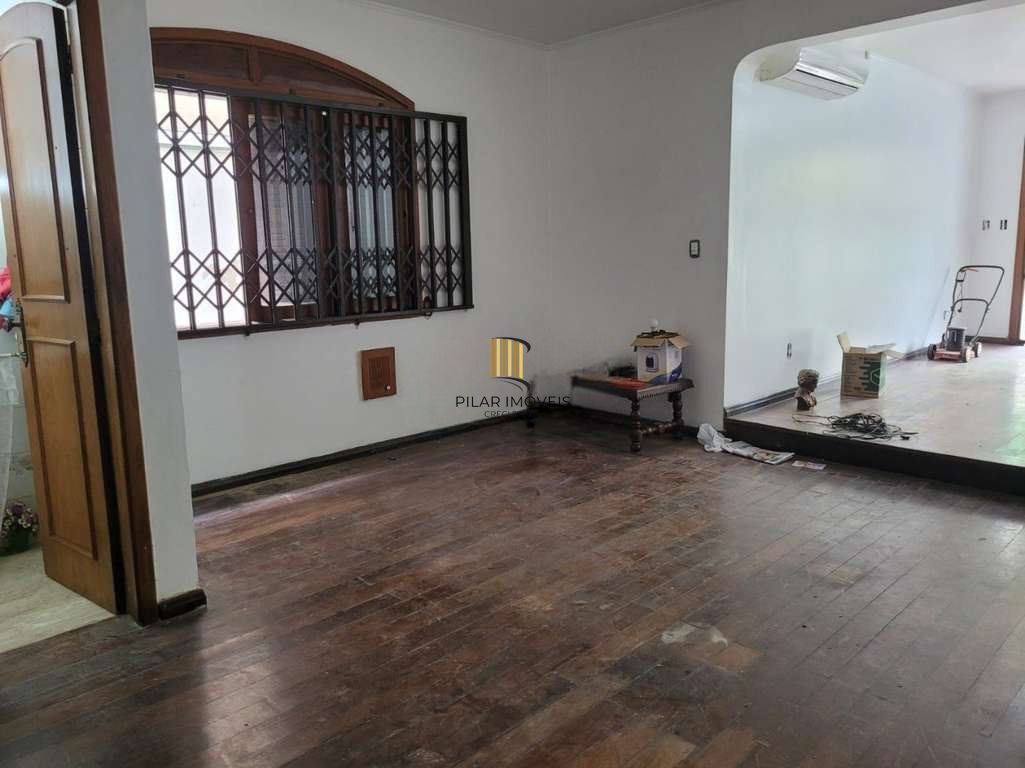 Casa 5 dormitórios no bairro Petrópolis