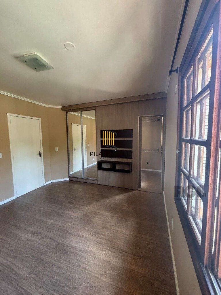 Casa de 3 dormitórios e 2 vagas - Medianeira