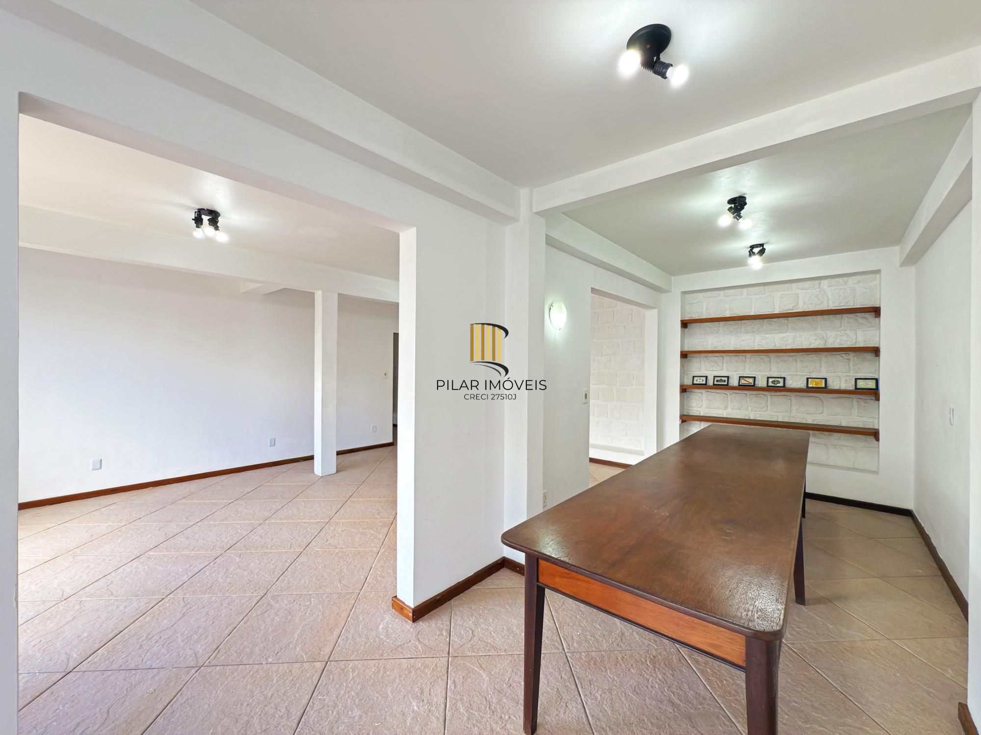 Casa 3 dormitórios no bairro Medianeira