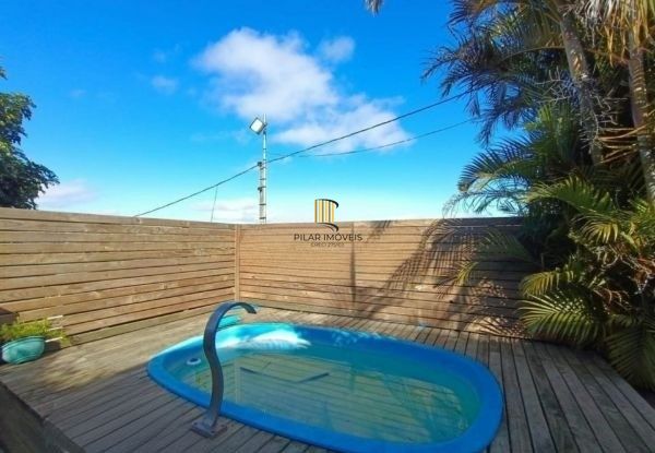 Casa no bairro Jardim do Salso com 2 dormitórios e 4 vagas