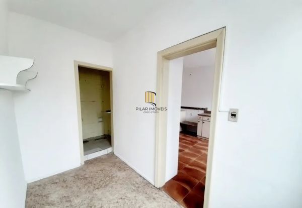Apartamento no Petrópolis de 3 dormitórios e 2 vagas