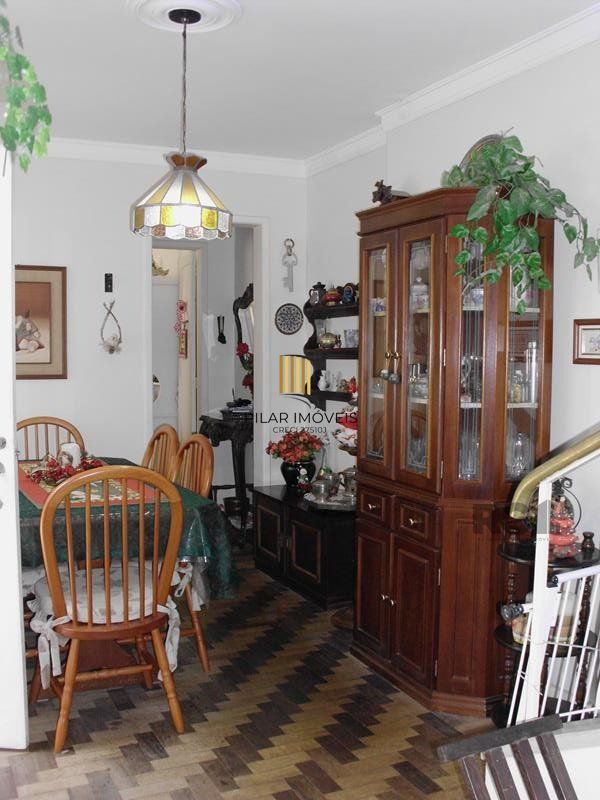 Casa sobrado no bairro Higienópolis de 3 dormitórios e 2 vagas