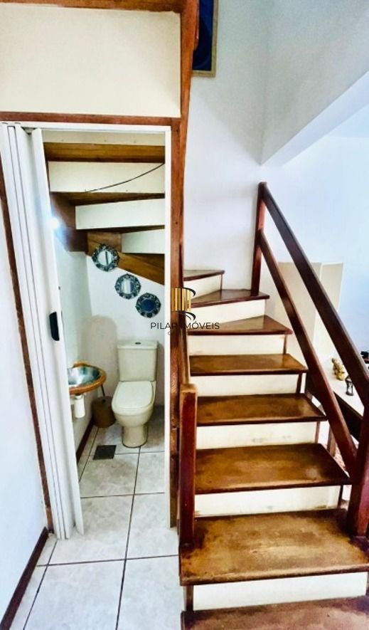 Casa em condomínio no bairro Sarandi de 2 dormitórios, vaga e infra