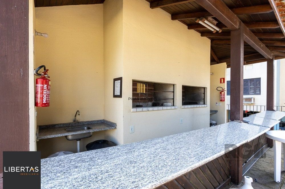 Apartamento amplo no bairro Tristeza de 3 dormitórios e 2 vagas