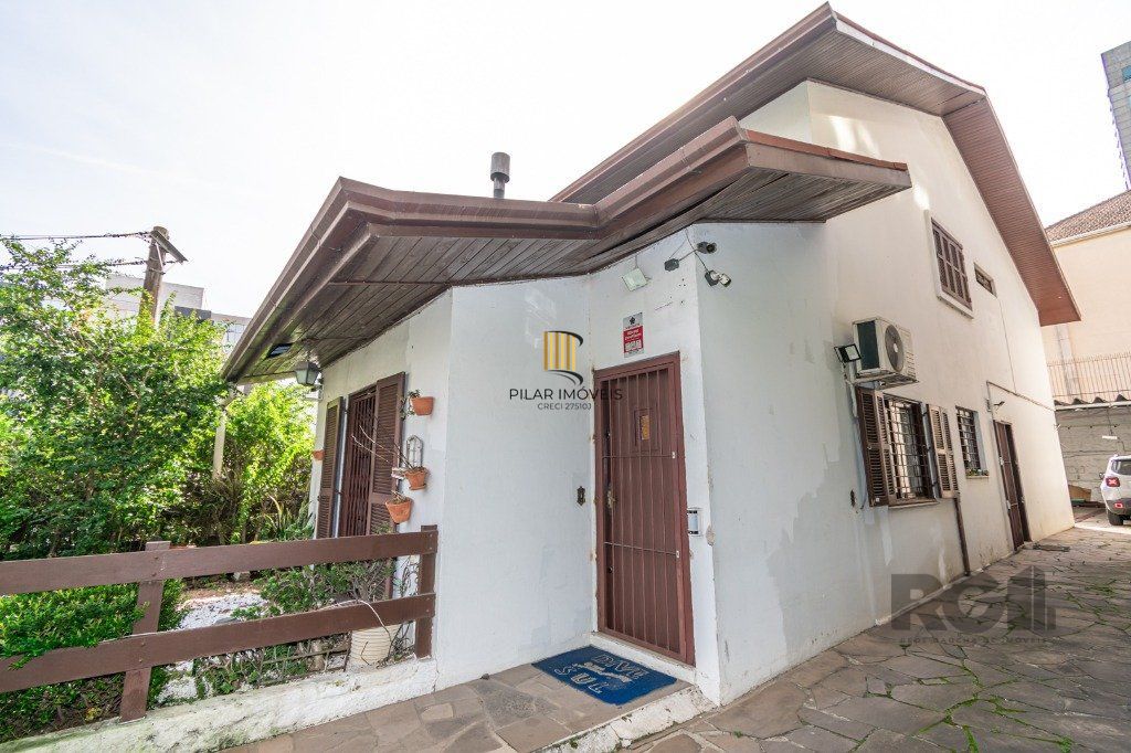 Sobrado de 4 dormitórios no Moinhos de Vento