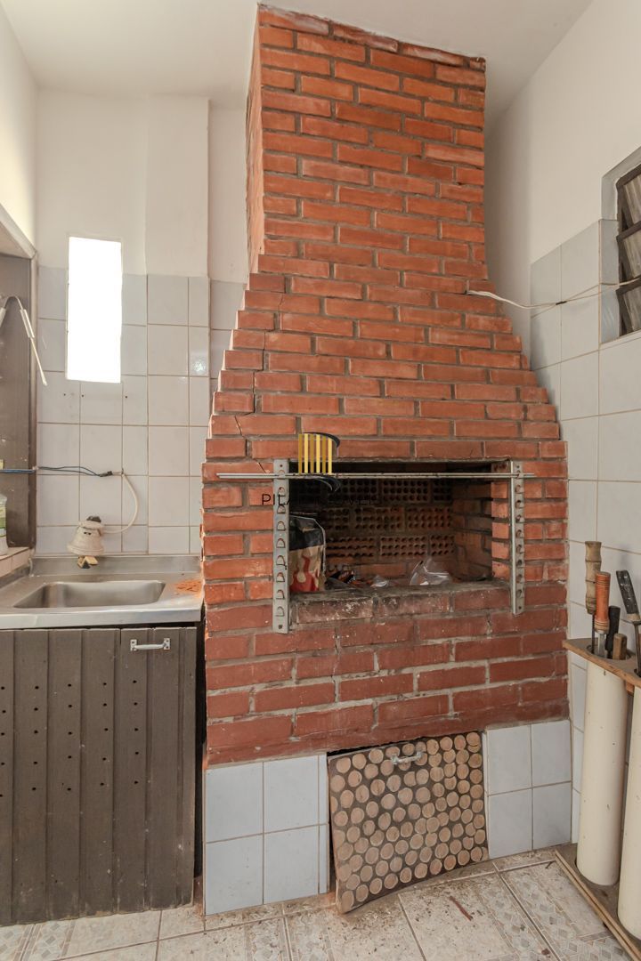 Prédio Residencial no Passo D'areia com 8 dormitórios e 8 vagas