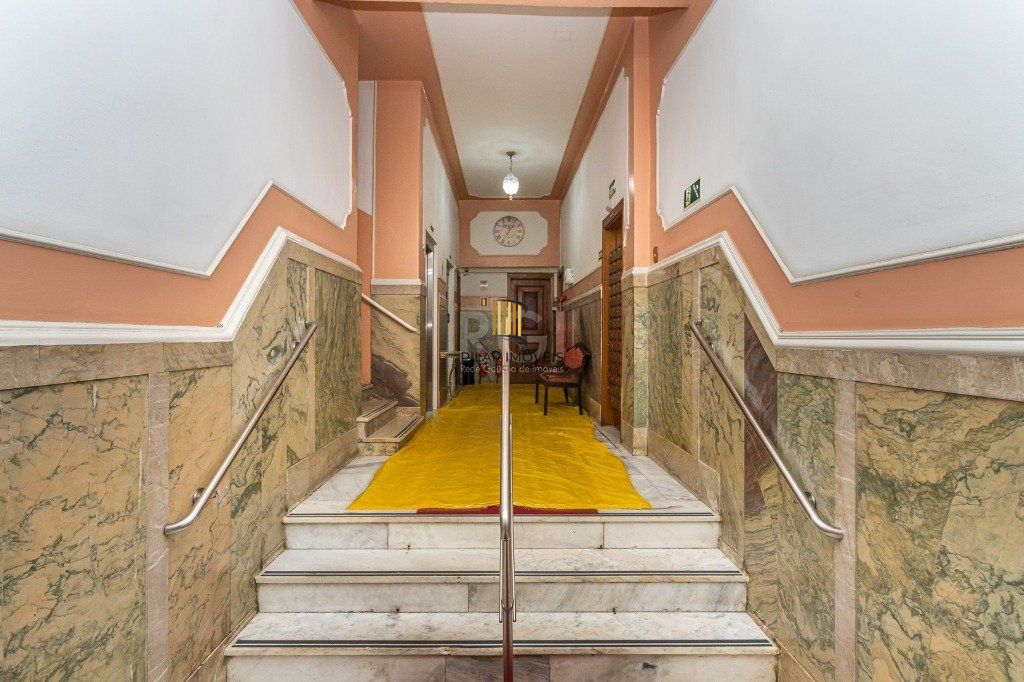 Apartamento no Centro - 2 dormitórios - reformado e mobiliado