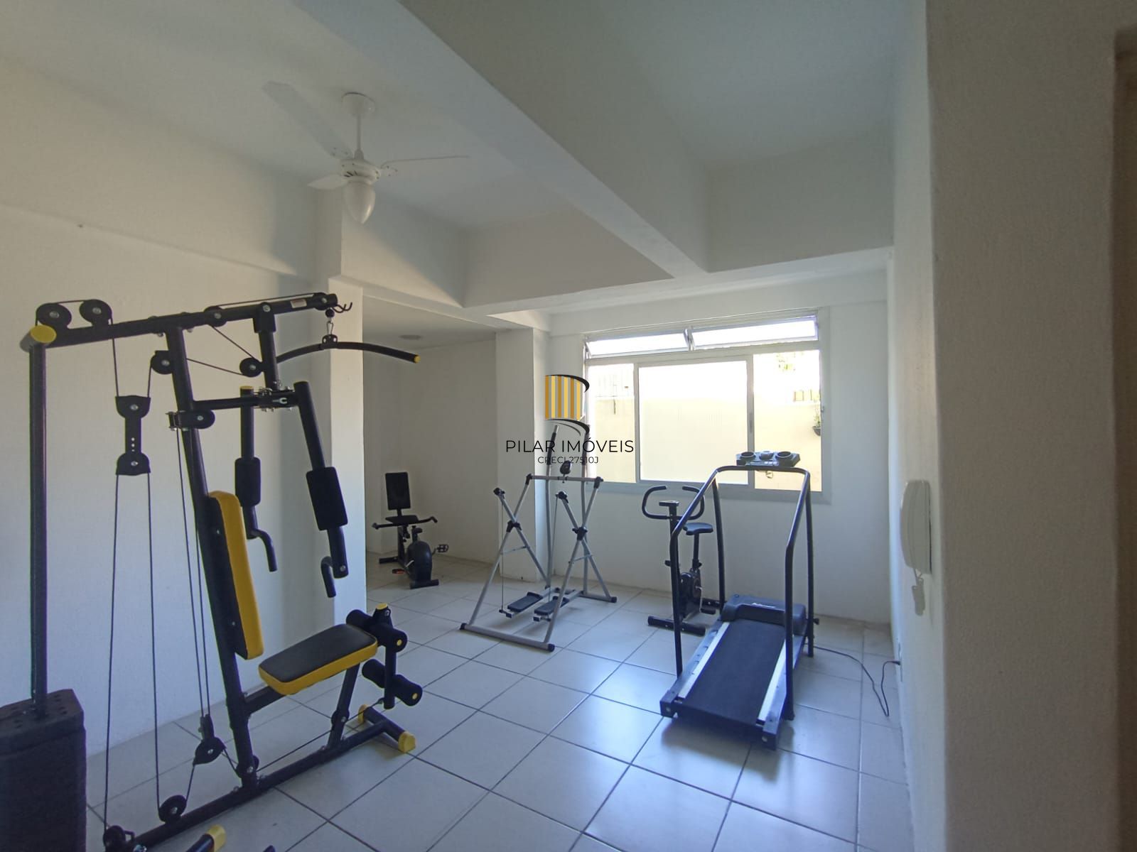 Apartamento no bairro Teresópolis de 2 dormitórios e vaga DESOCUPADO