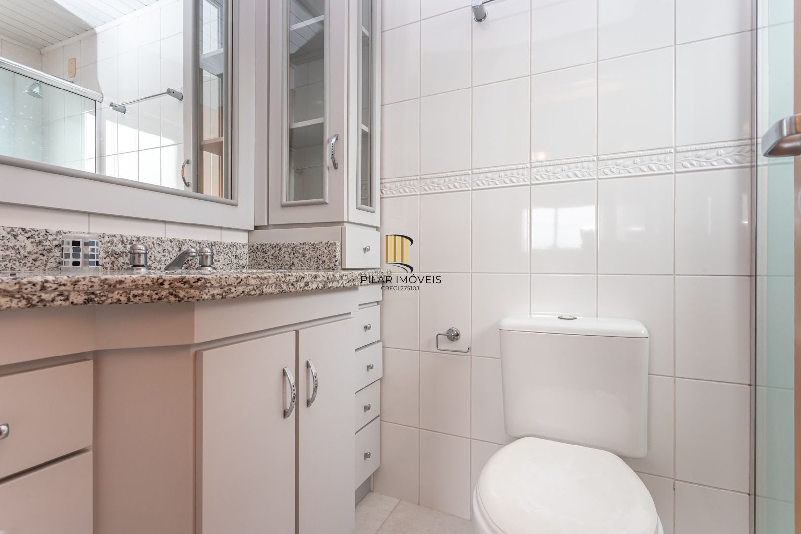 Apartamento na Cidade Baixa de 2 dormitórios e vaga DESOCUPADO