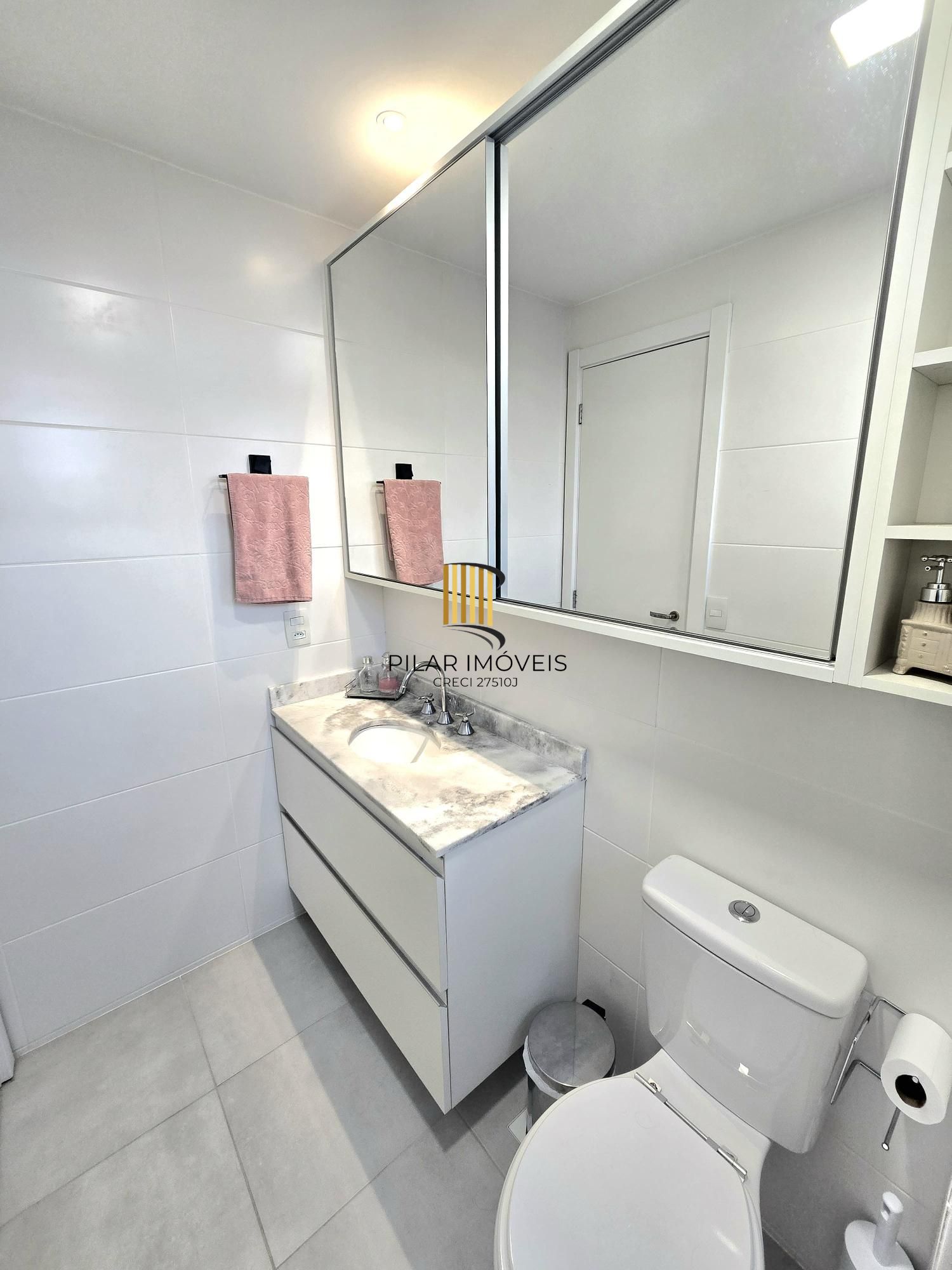Apartamento no Pertenon de 2 dormitórios vaga e infra