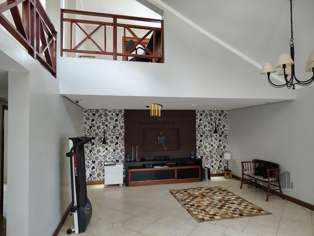 Casa sobrado com 300m² na Vila Nova de 3 dormitórios e 4 vagas