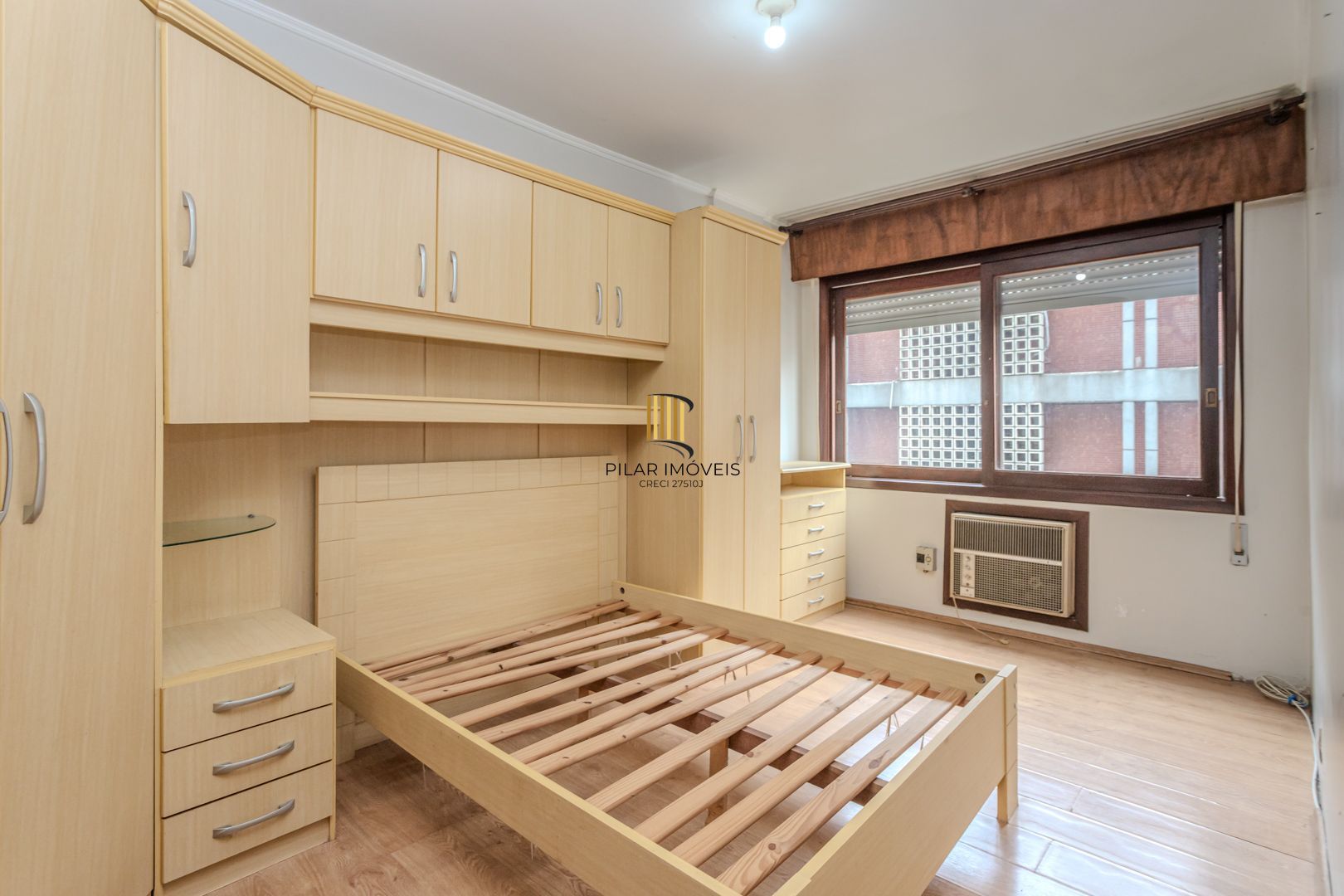 Apartamento no Centro de 2 dormitórios DESOCUPADO