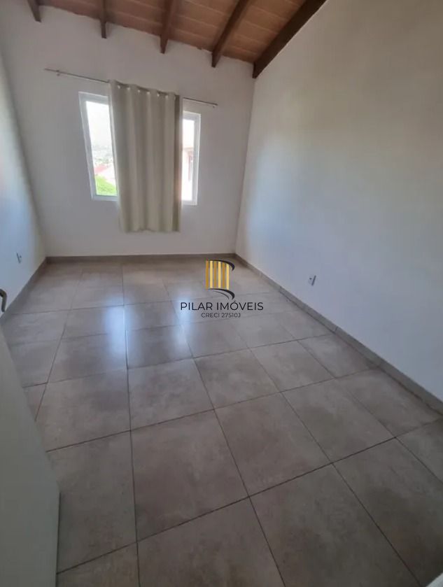 Casa sobrado no bairro Cristal de 3 domitórios e 3 vagas