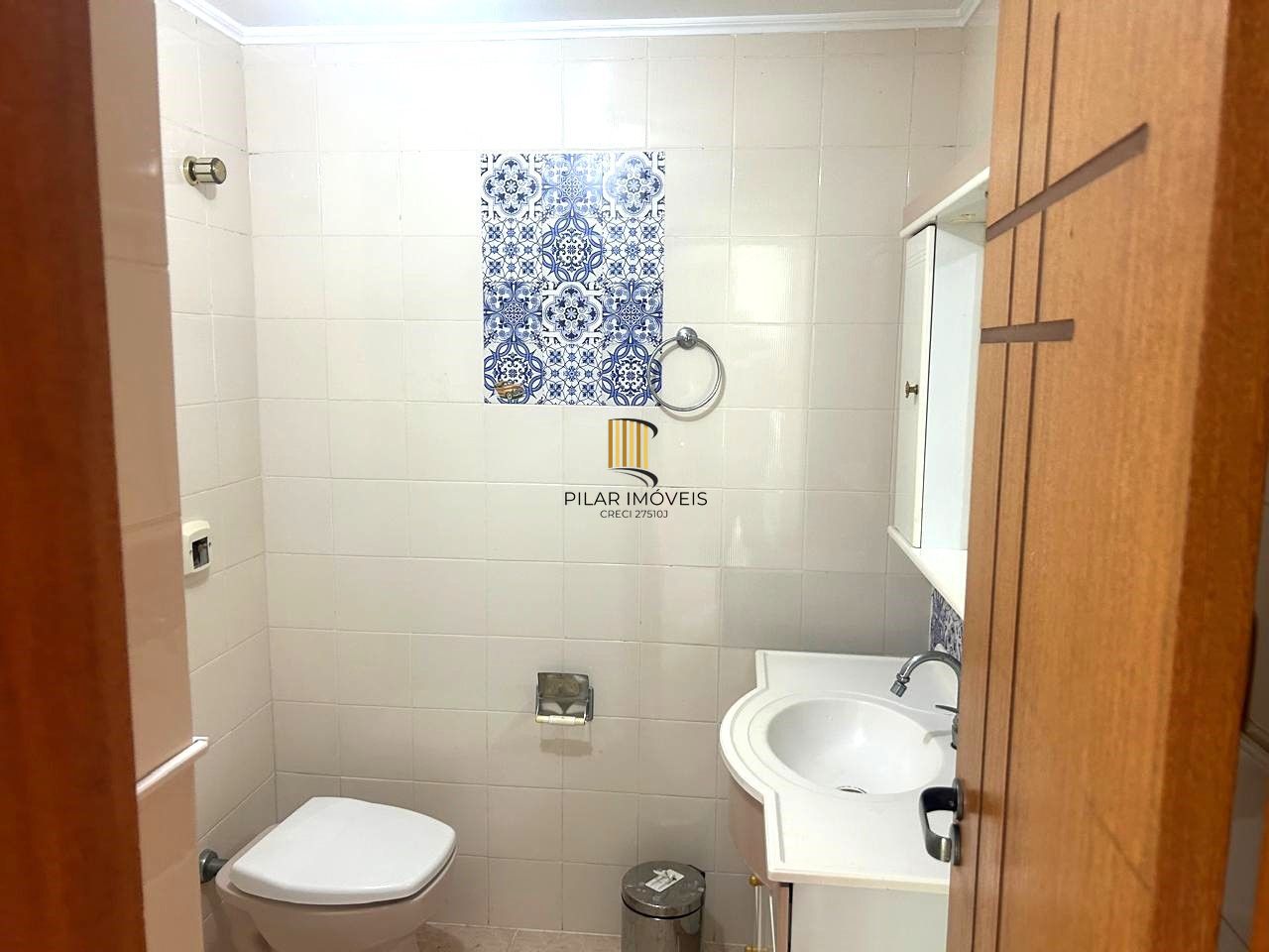 Apartamento no Cristal de 2 dormitórios, dependência e vaga