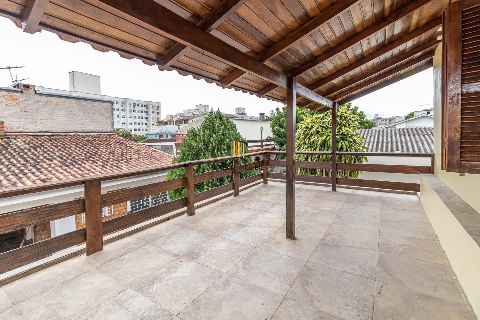 Casa no bairro Sarandi com 4 dormitórios e 4 vagas