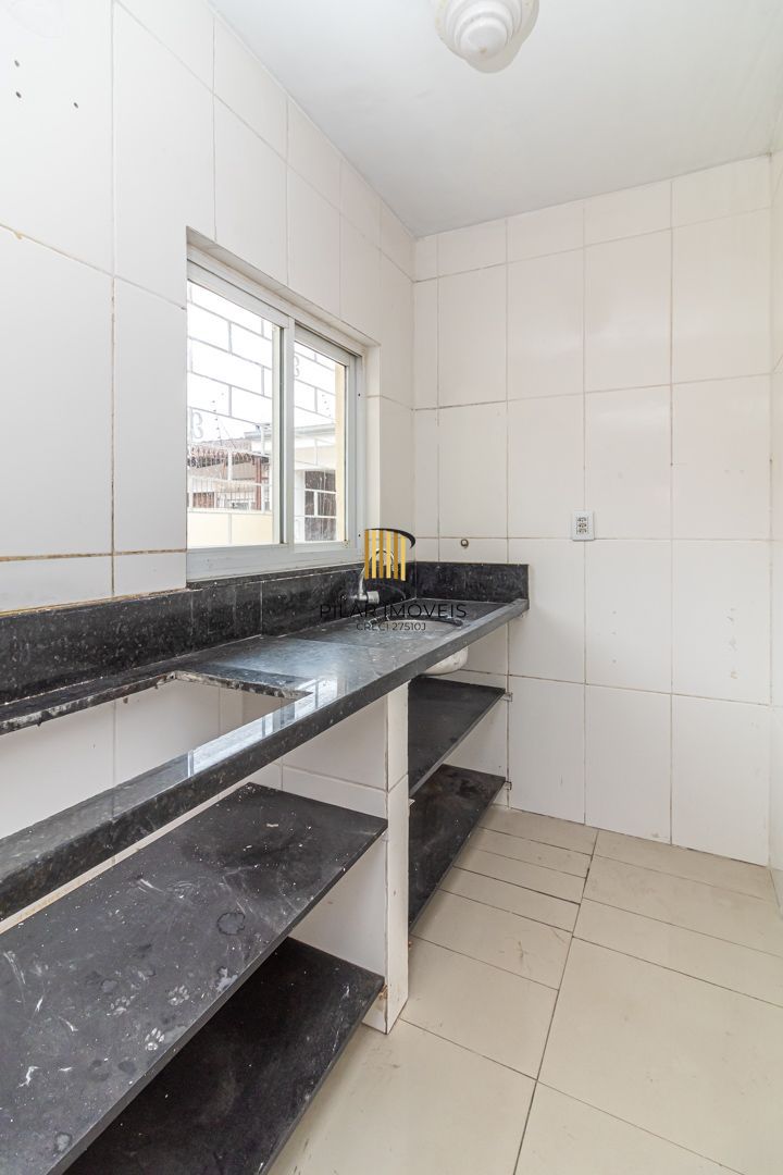 Casa no bairro Sarandi com 4 dormitórios e 4 vagas