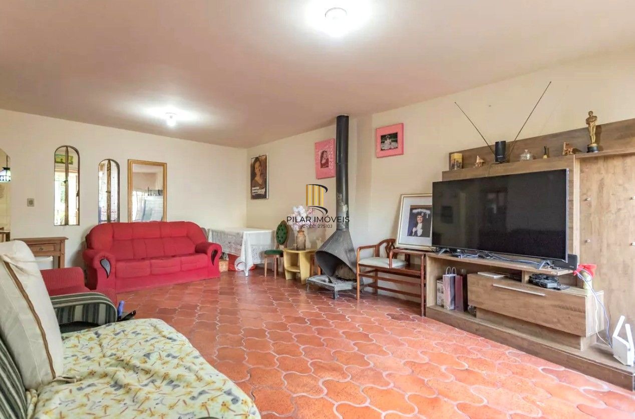 Sobrado no bairro Vila Ipiranga de 4 dormitórios e 2 vagas