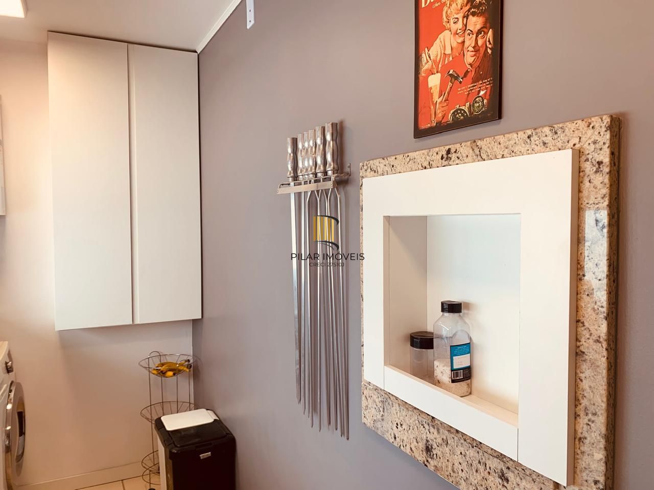 Apartamento no bairro Camaquã de 2 dormitórios vaga e infra