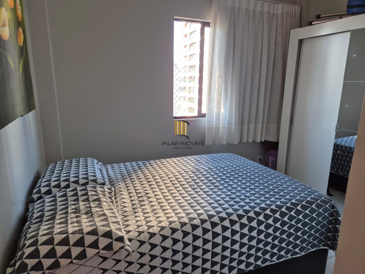 APARTAMENTO NO CENTRO DA CIDADE DE CHAPECÓ 02 DORM. 02 VAGAS, SEMI-MOBILIADO, CHURRASQUEIRA E ELEVADOR.