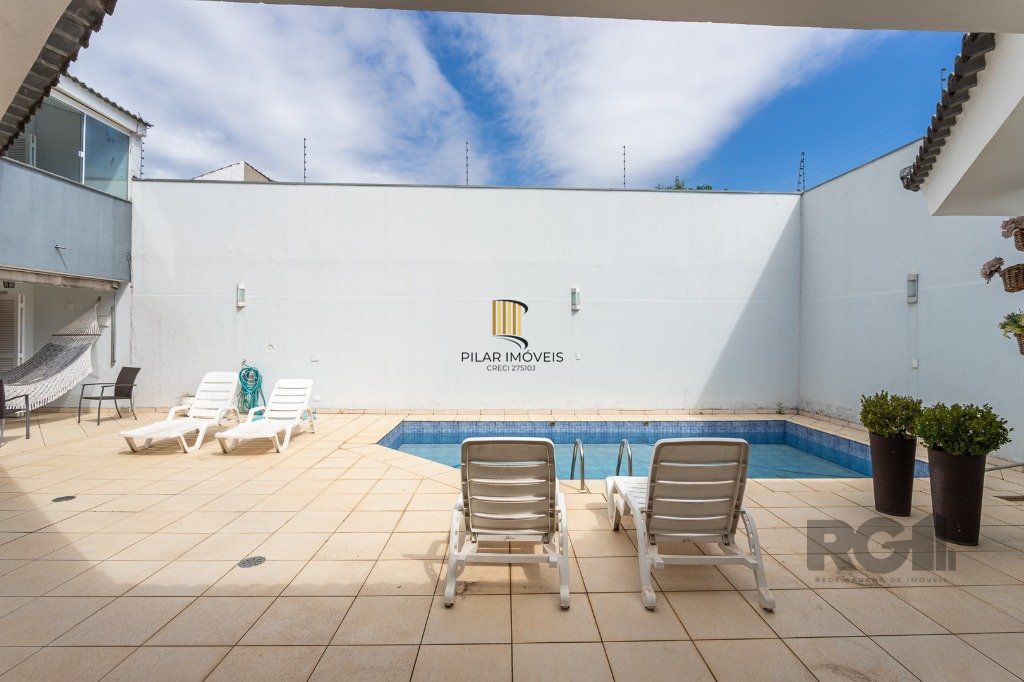 casa sobrado no Alto Petrópolis de 5 dormitórios e 3 vagas