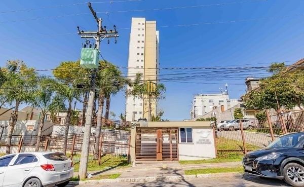 Apartamento de 2 dormitórios e vaga no bairro Santo Antônio desocupado