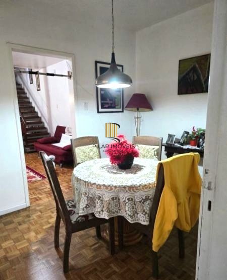 Casa sobrado no Passo D'areia de 3 dormitórios e vaga