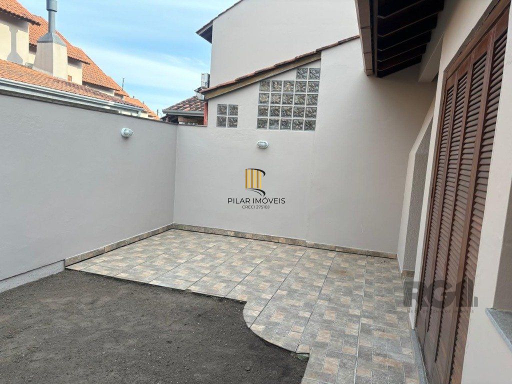 Casa Condominio no bairro Guarujá de 3 dormitórios 1 vaga DESOCUPADA