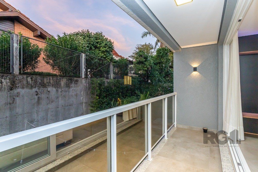 Apartamento DUPLEX no bairro Chácara das Pedras de 2 dormitórios e 2 vagas