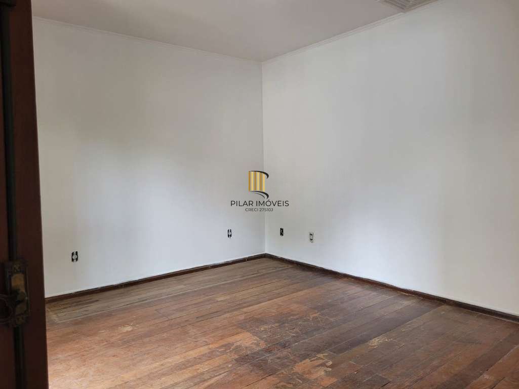 Casa 5 dormitórios no bairro Petrópolis
