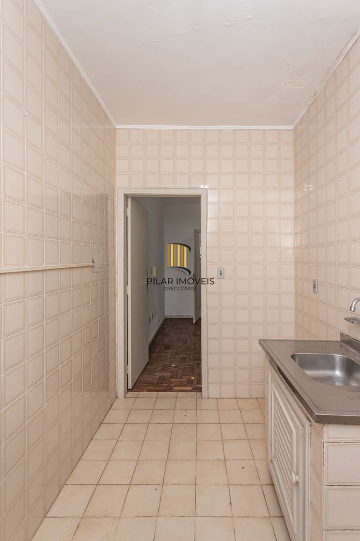 APTO DE 01 NO MENINO DEUS, DESOCUPADO