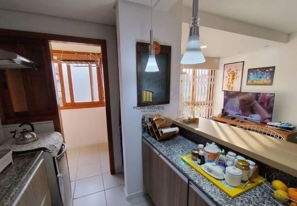 Apartamento no bairro Teresópolis de 2 dormitórios e vaga