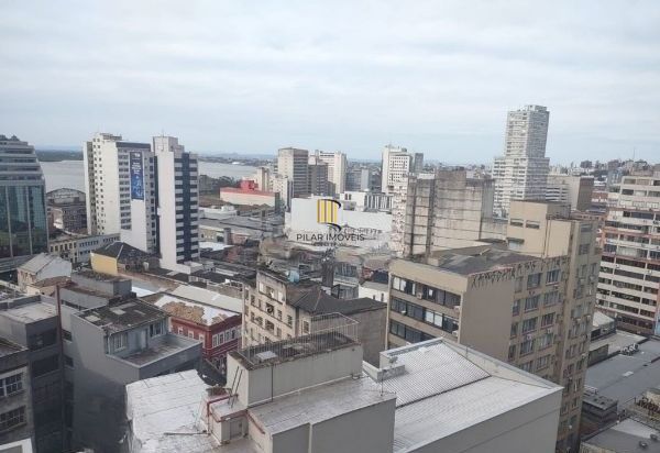 Apartamento no Centro de 1 dormitório desocupado
