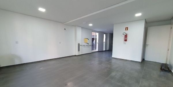 Apartamento no Passo D'areia de 2 dormitórios e 2 vagas DESOCUPADO