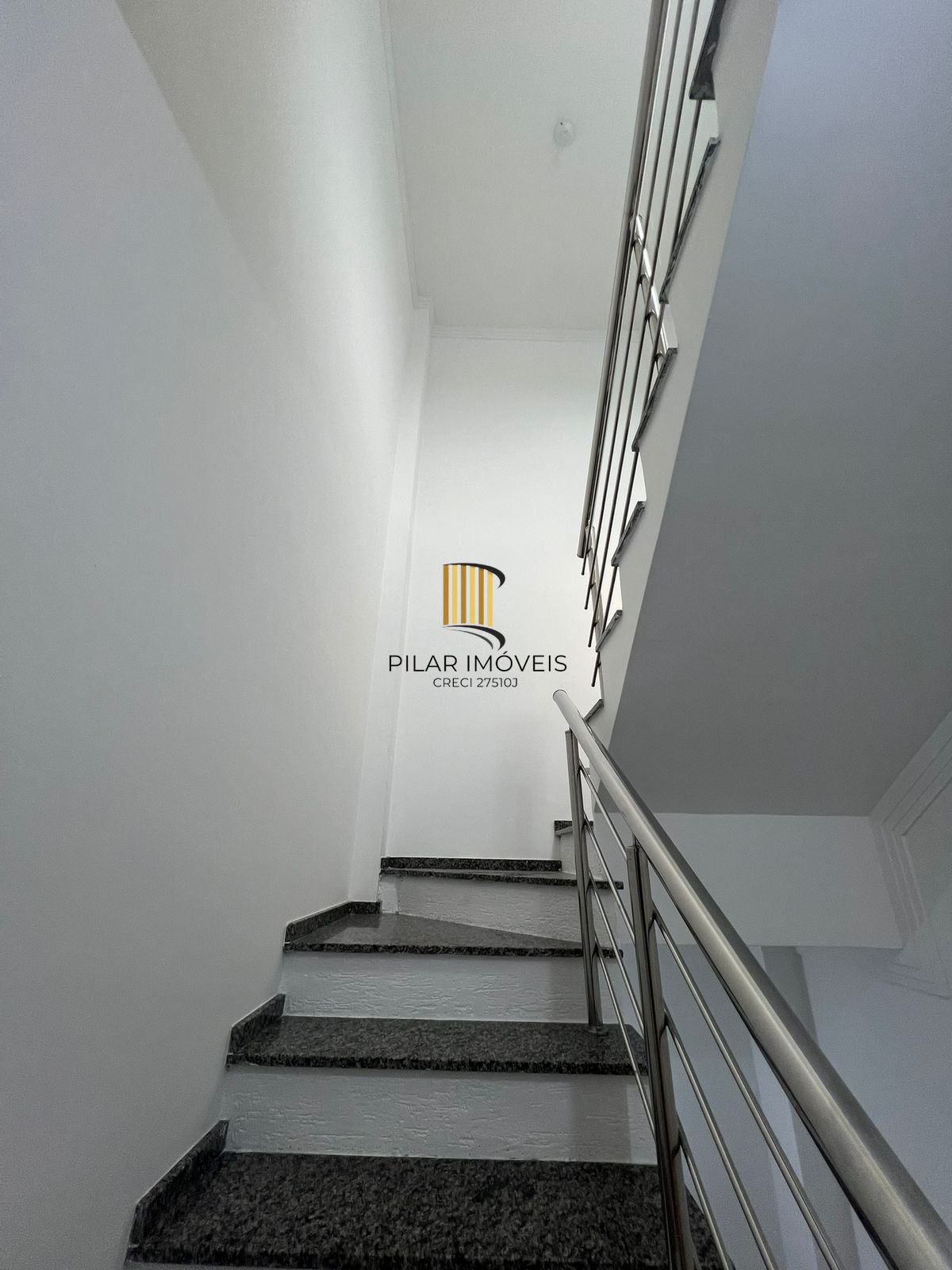 Casa sobrado em Gravatai de 3 dormitórios e 2 vagas