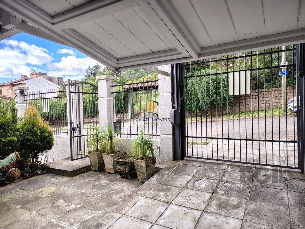 Casa sobrado com 300m² na Vila Nova de 3 dormitórios e 4 vagas