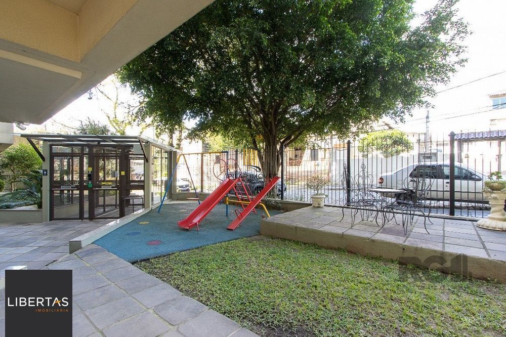 Apartamento amplo no bairro Tristeza de 3 dormitórios e 2 vagas