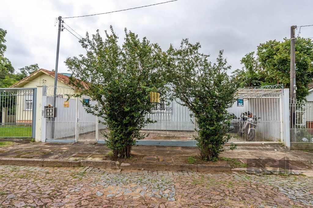 casa de 03 dorm, 02 banheiros , 03 vagas