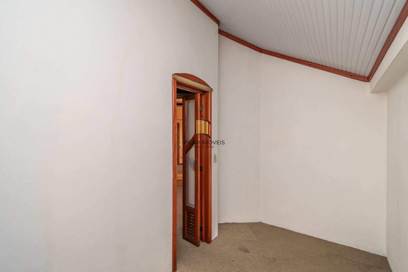Casa 5 dormitórios no bairro Jardim Sabará