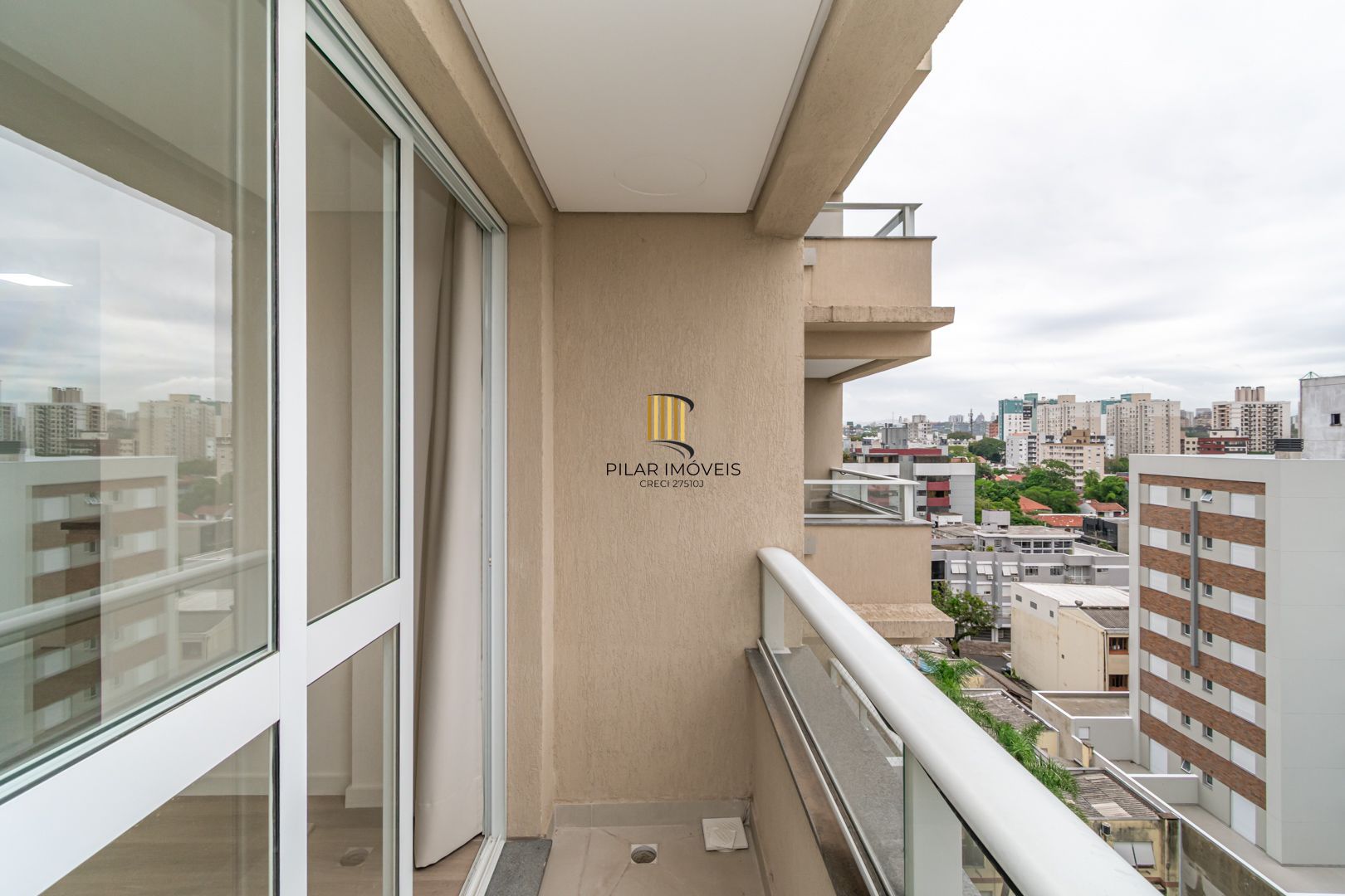 Apartamento de 2 dormitórios, vaga e infra no Passo D'areia