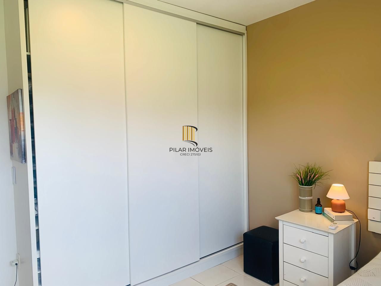 Apartamento no bairro Camaquã de 2 dormitórios vaga e infra