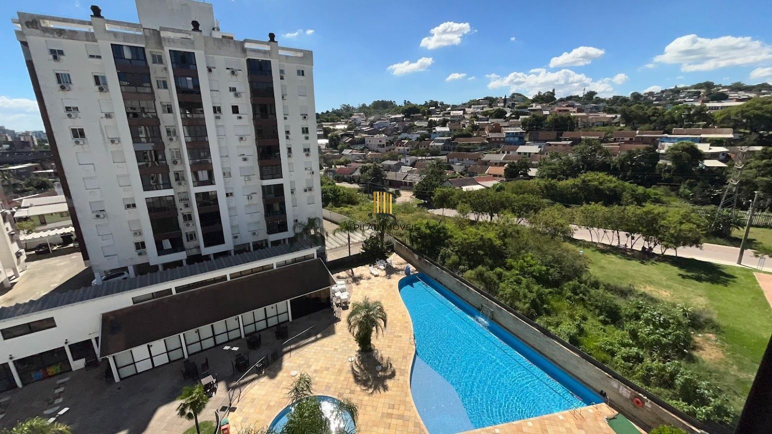Apartamento no Condomínio Park Plaza de 2 dormitórios e vaga